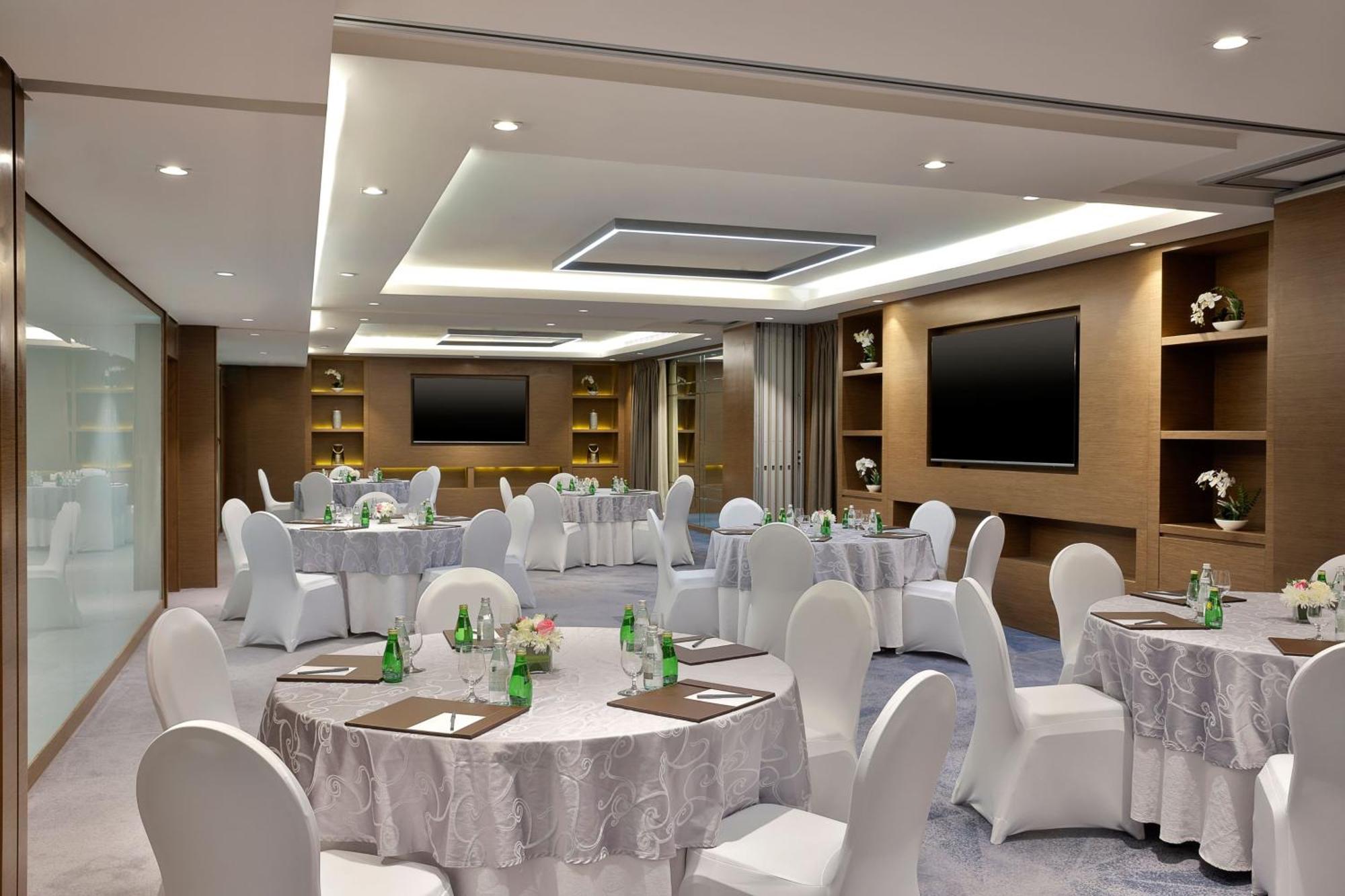 Courtyard By Marriott Riyadh Northern Ring Road Exterior photo